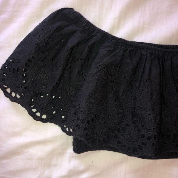 ‼️MOVING SALE‼️ Missguided broderie bardot crop top black eyelet - Picture 4 of 6